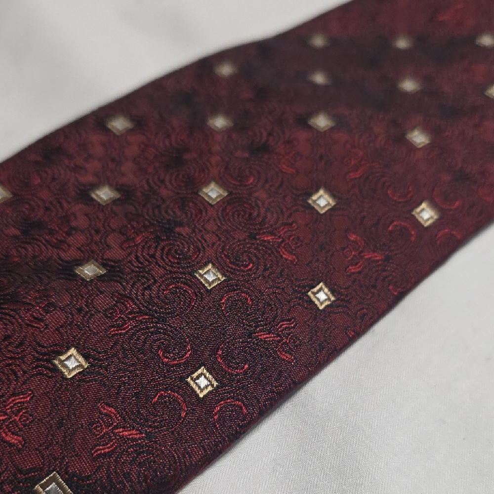 Daniel Cremieux Burgundy and Gold Geometric Tie